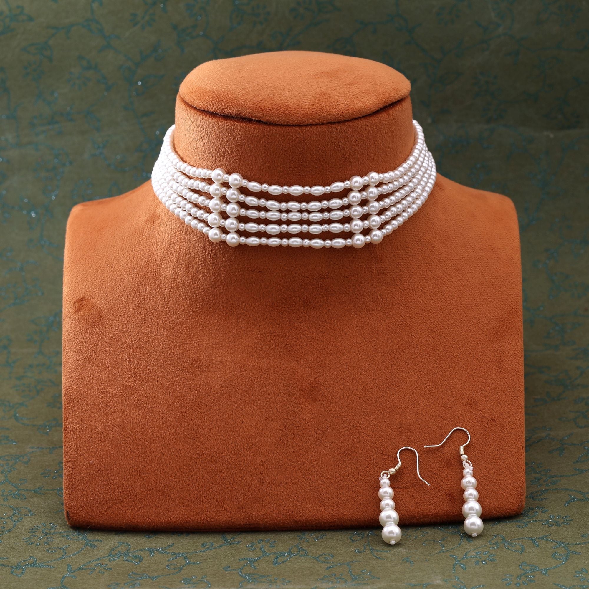 Gorgeous White Color Puwai Necklace Set For Wedding And Special Events