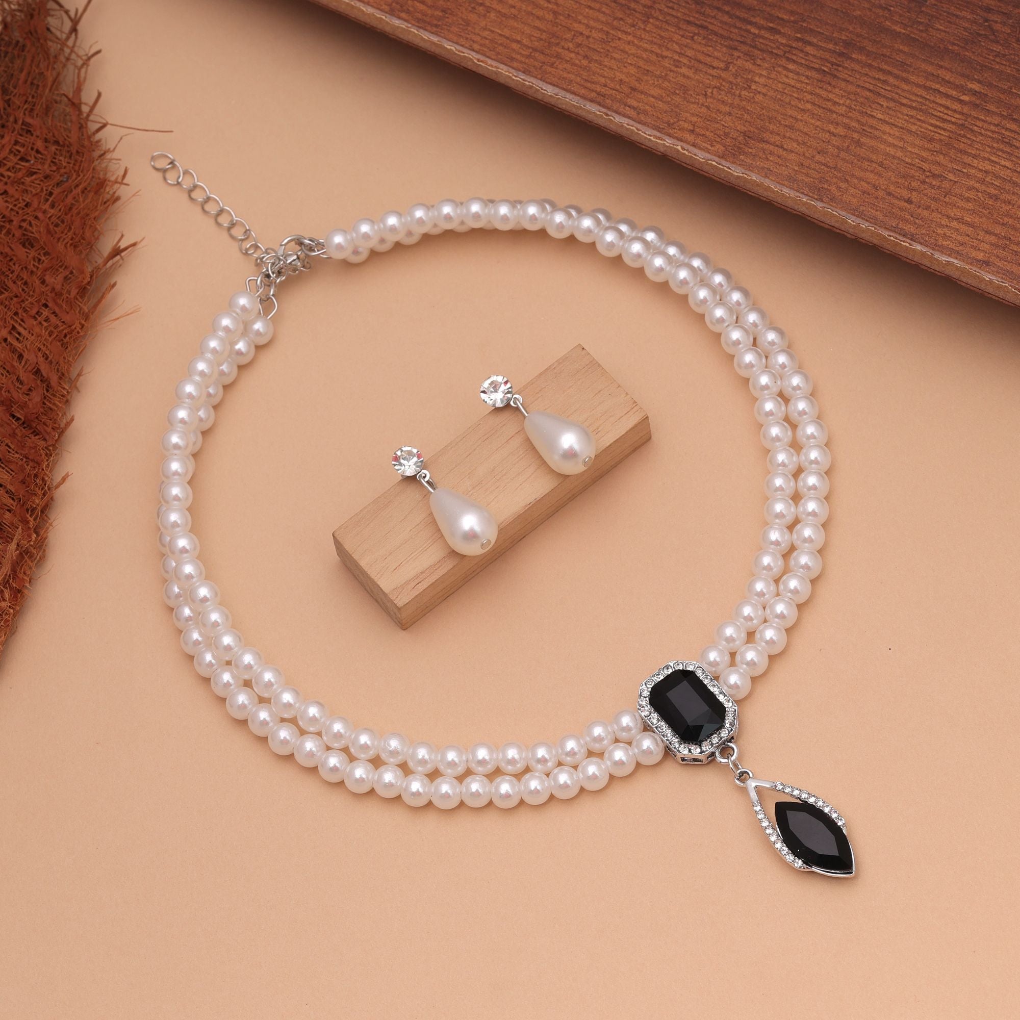 Black Color Stone Necklace Set Elegant Jewelry Look