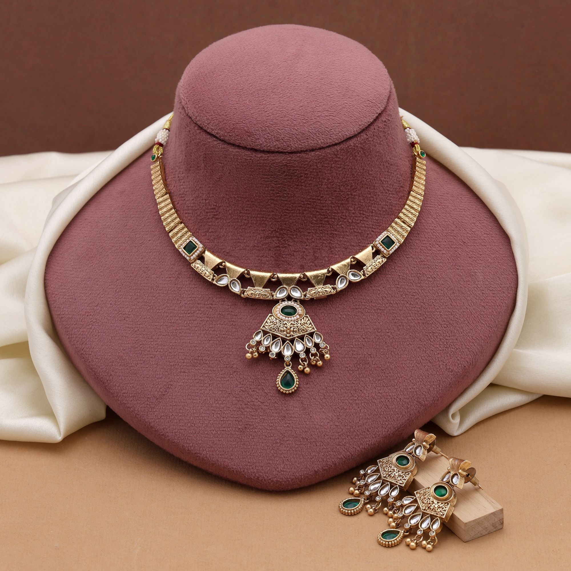 Green Cultural Matte Gold Necklace Set