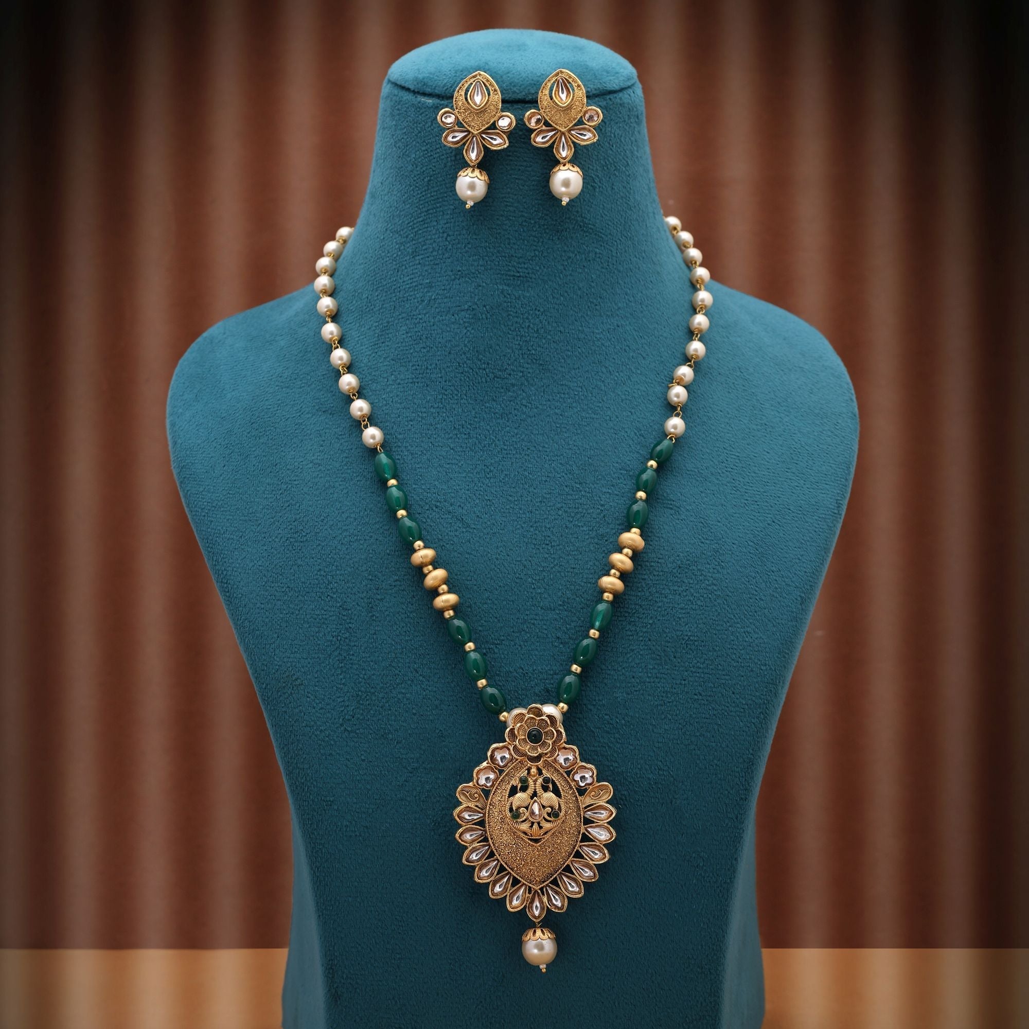 Vibrant Green Festive Matte Gold Necklace Set