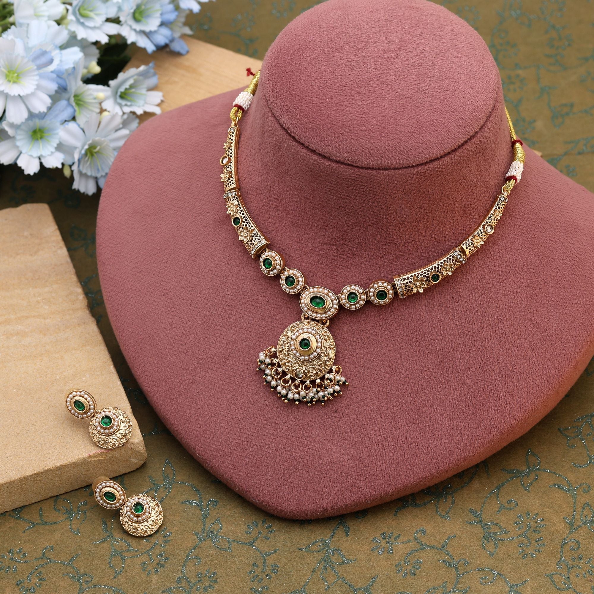 Luxurious Green Matte Gold Ethnic Necklace Set