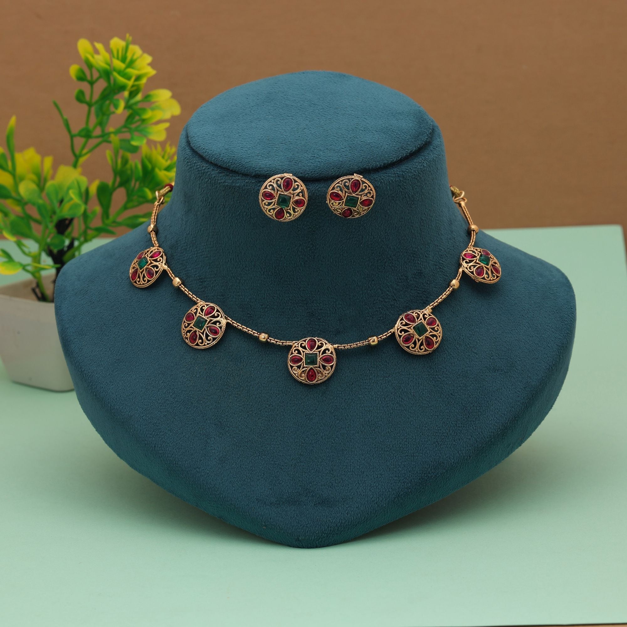 Stylish Rani & Green Gold Plated Necklace Set