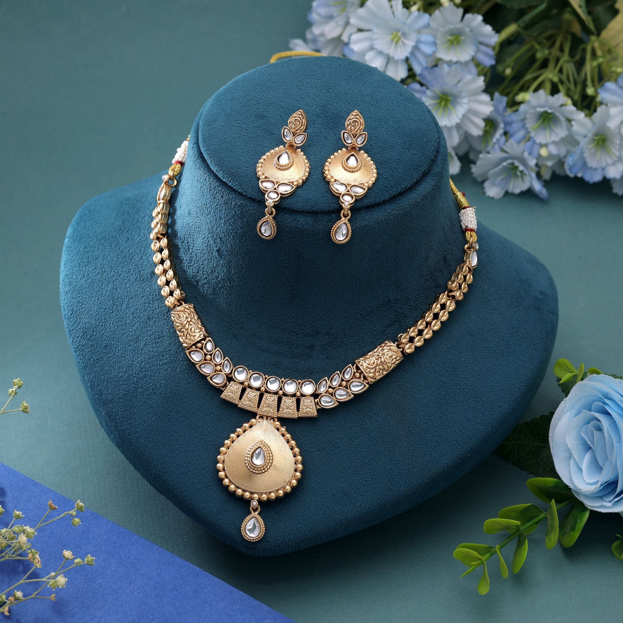 White Color Temple Necklace Jewelry Set Antique Gold Design