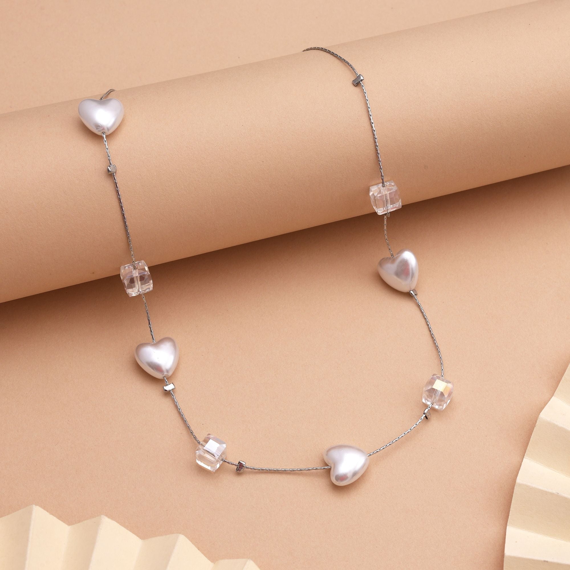 Elegant White Color Fashion Necklace With Stylish Design Perfect For Party Wear