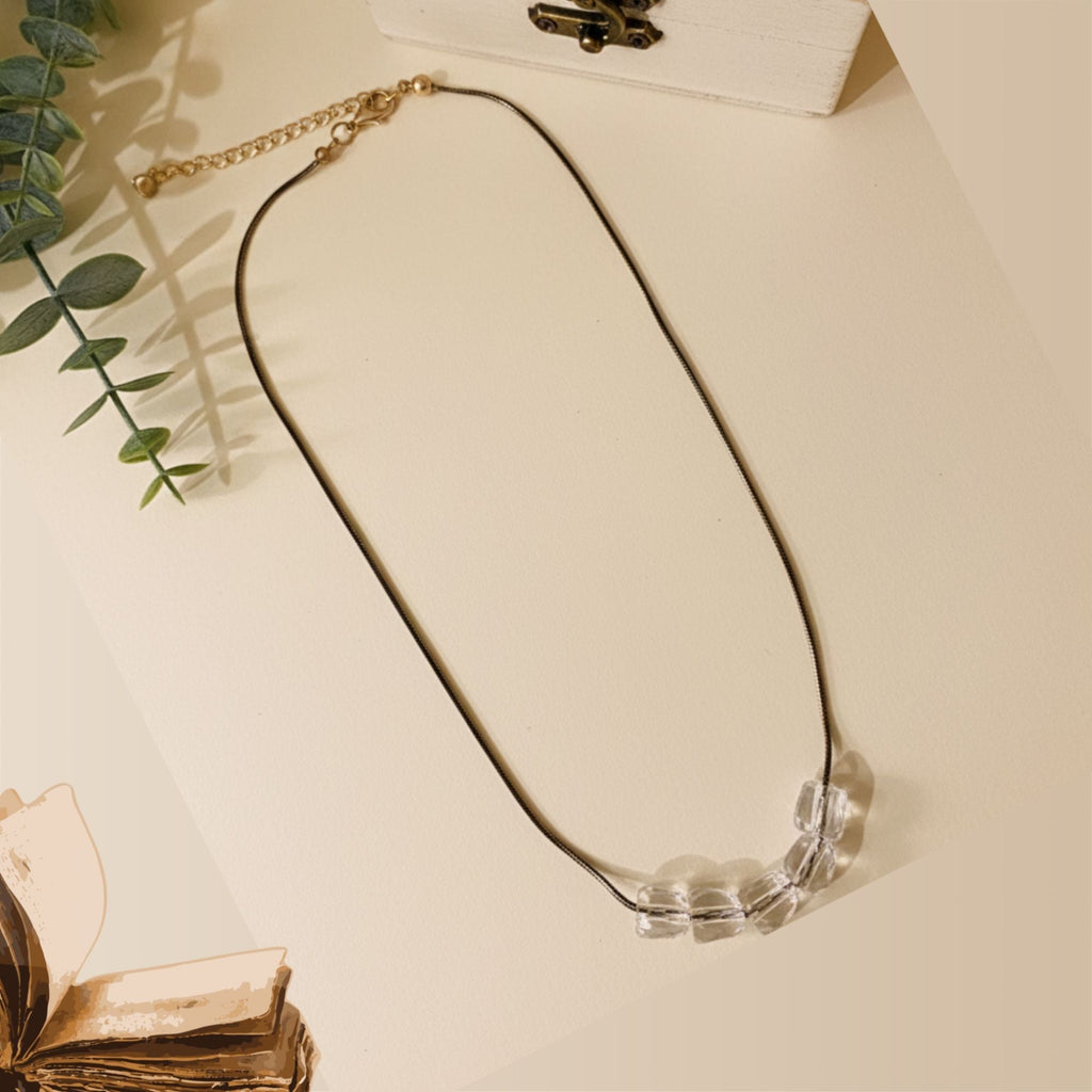 Gorgeous White Color Fashion Necklace With Sparkling Finish For Bridal Functions