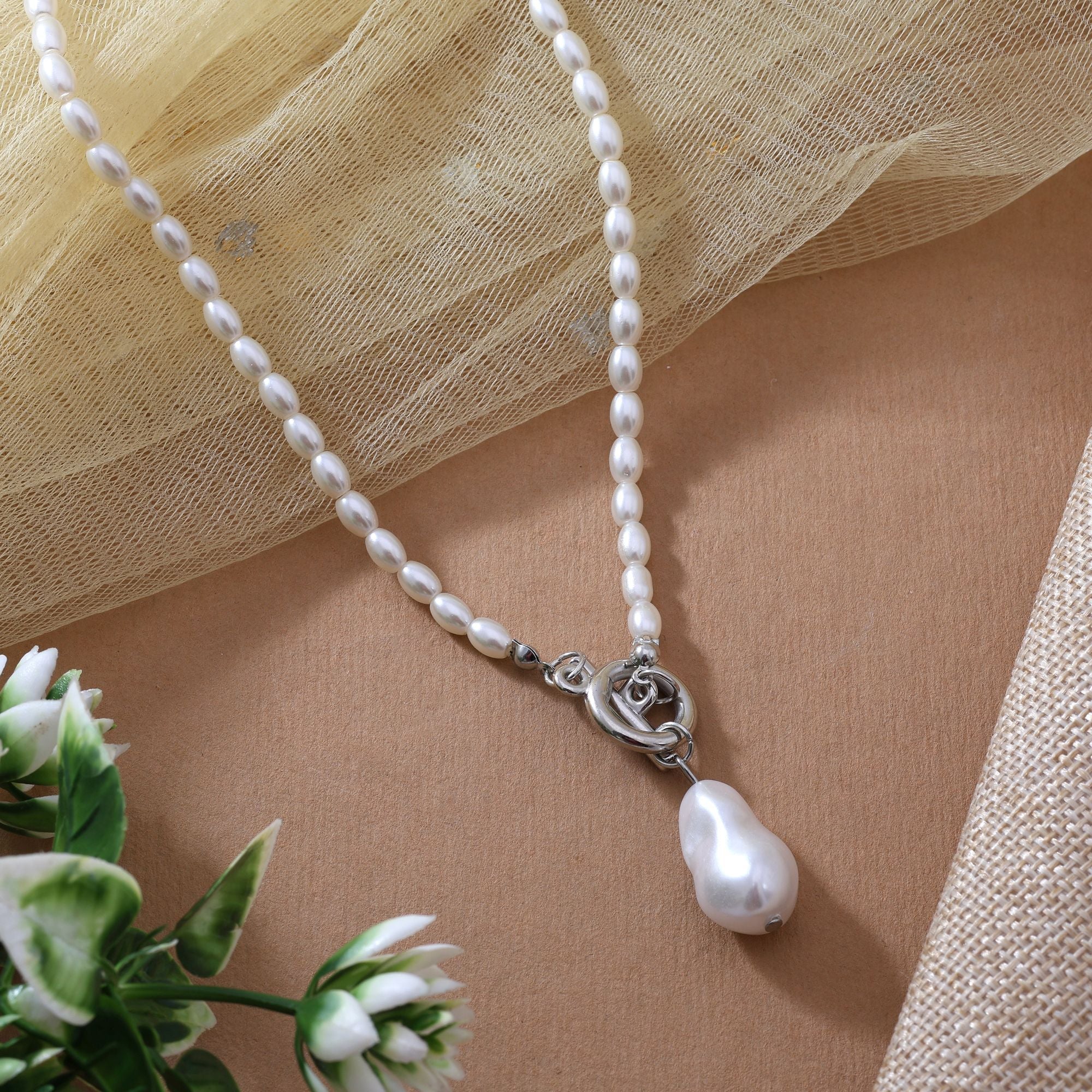 Gorgeous White Color Fashion Necklace For Modern And Traditional Looks