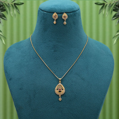 Refined Gold Chain Pendant & Earrings