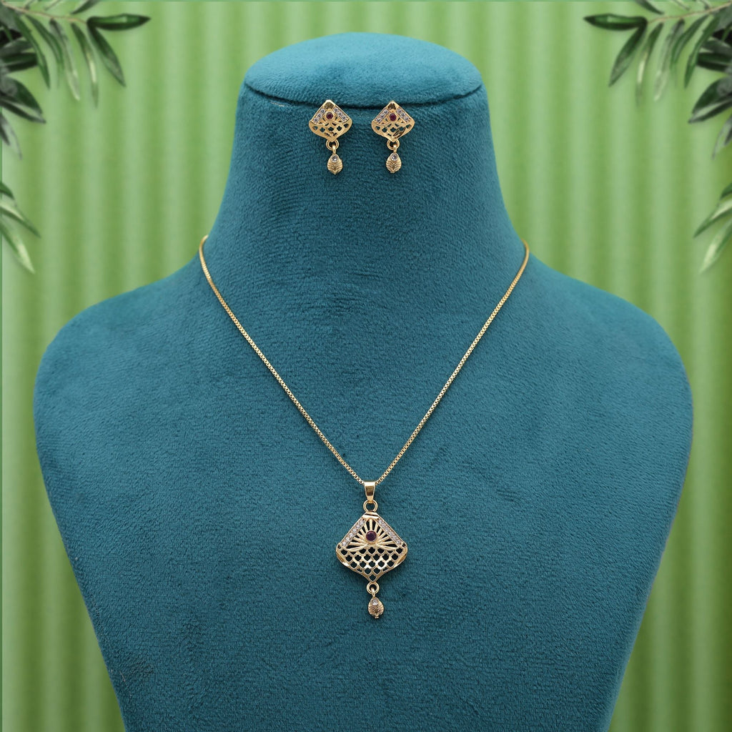 Graceful Traditional Gold Pendant Set