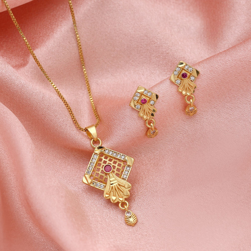 Minimalist Elegant Gold Pendant Set