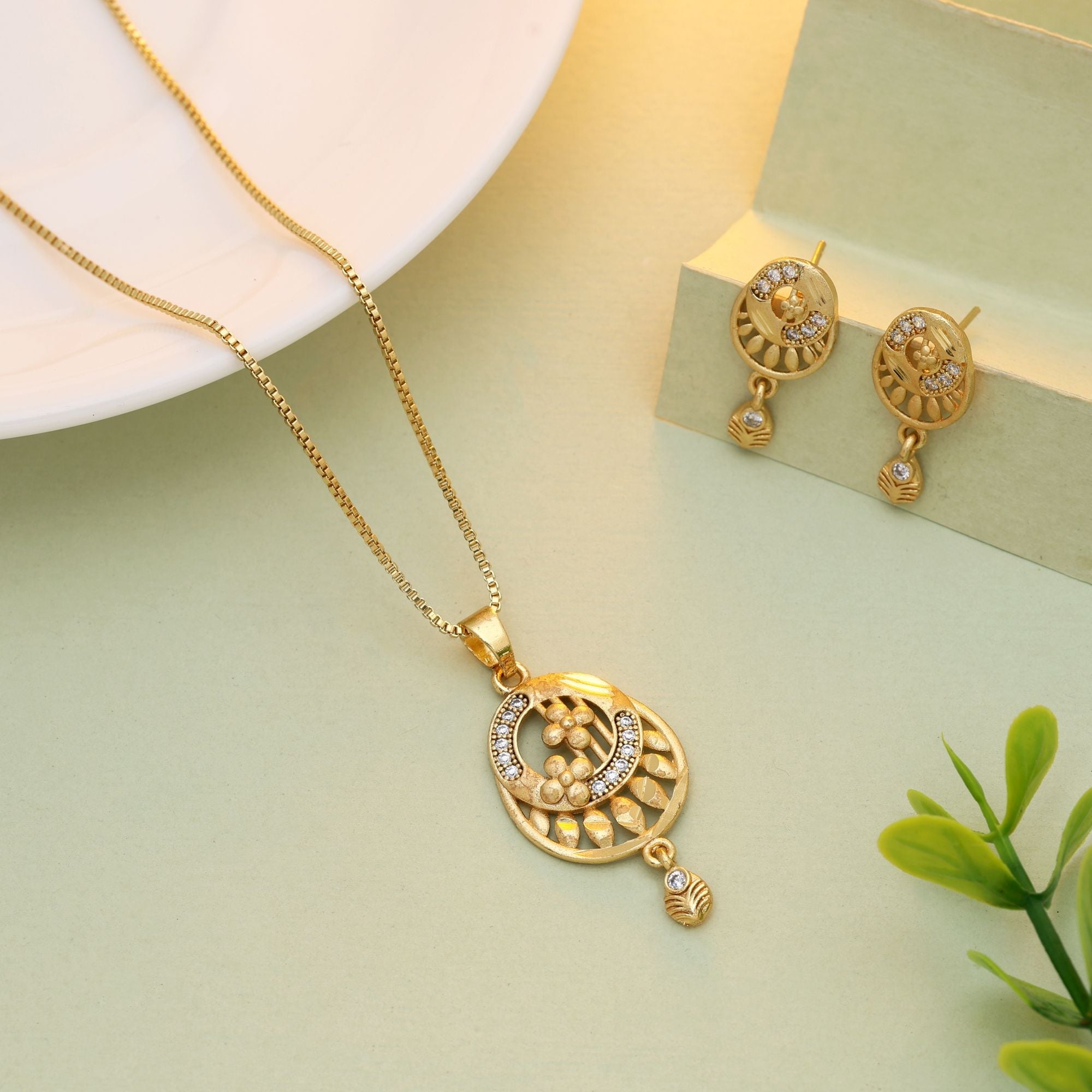 Gold Color Chain Pendant With Earring Featuring Smooth Finish And Elegant Craftsmanship