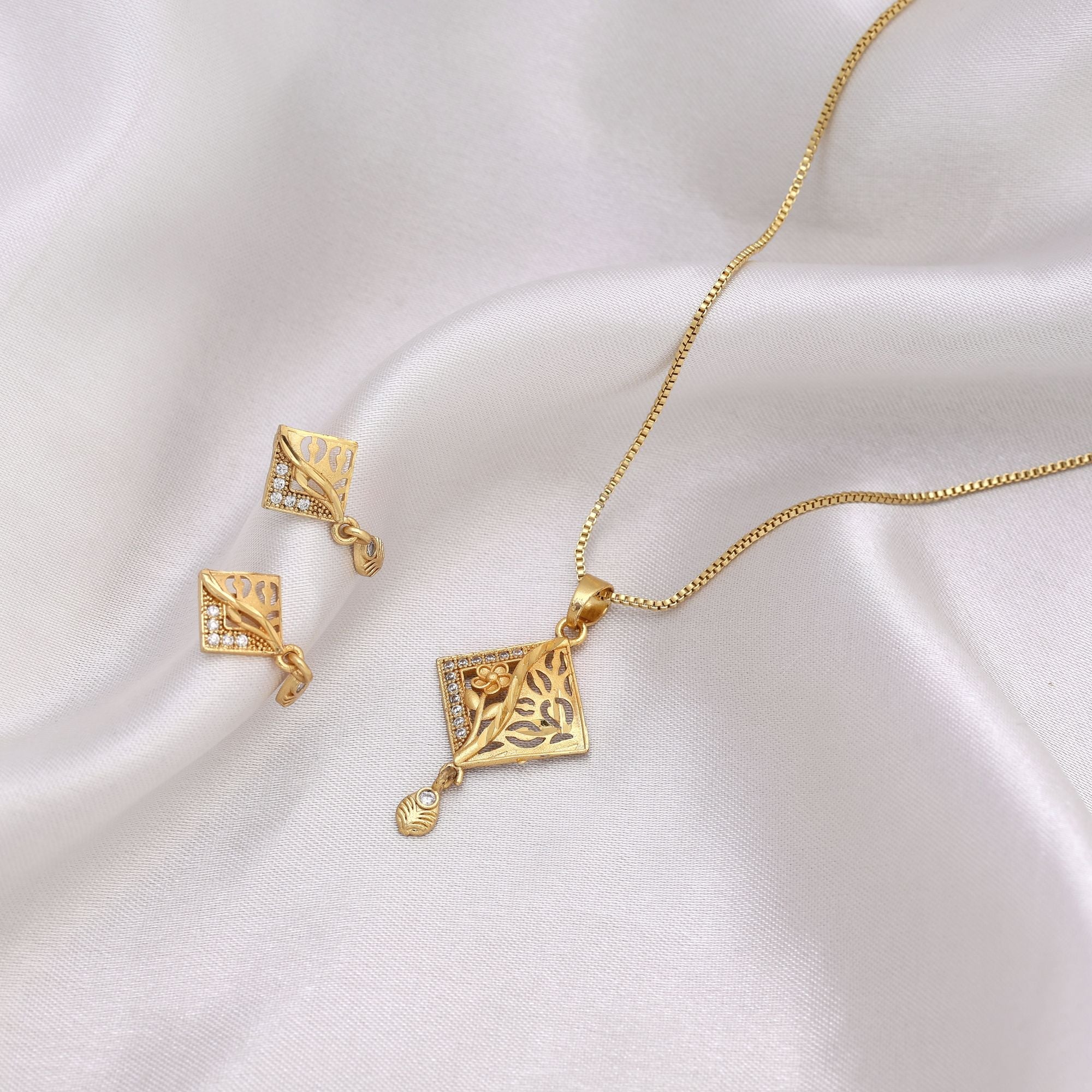 Gold Color Chain Pendant With Earring Offering Refined Look For Cultural Festivities
