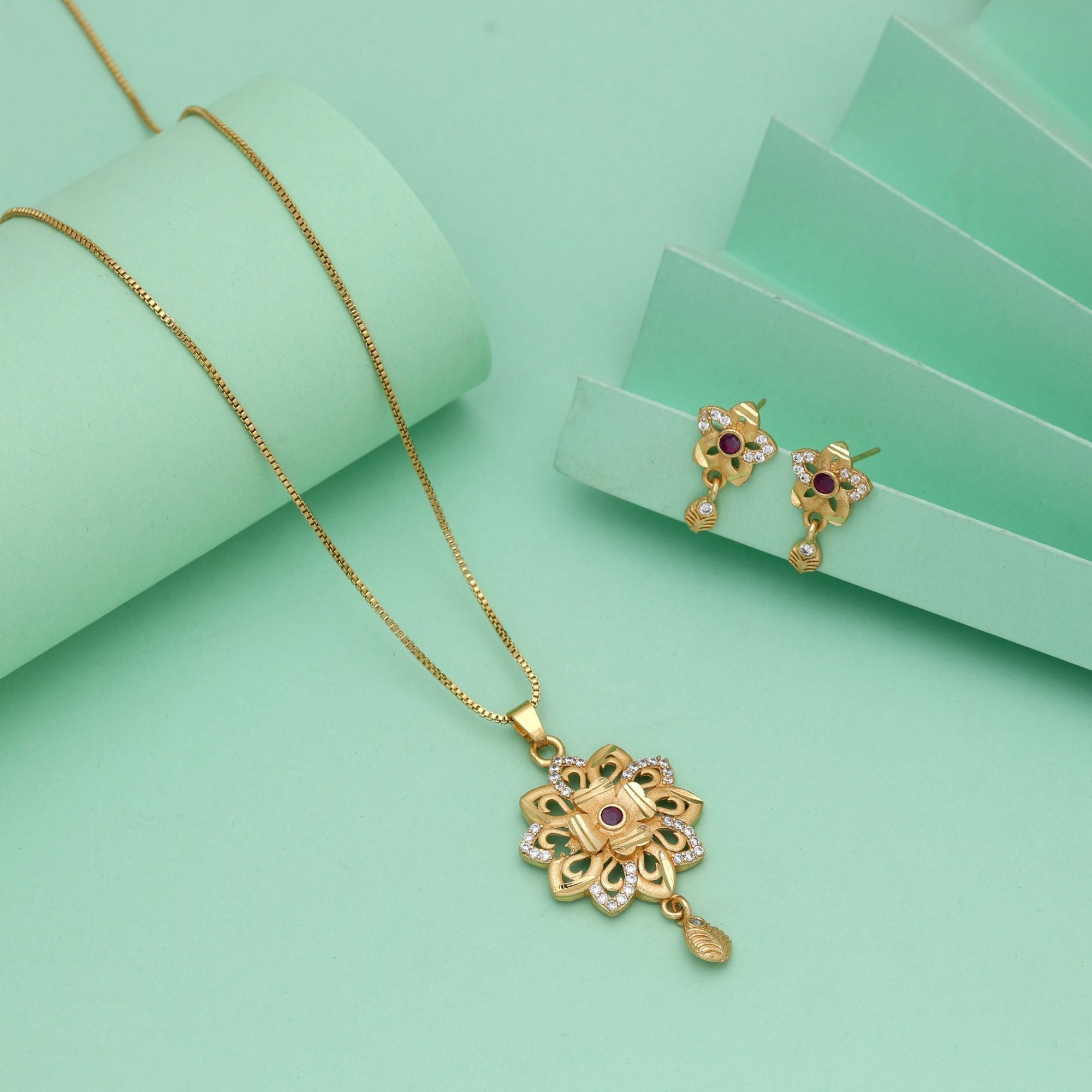 Gold Color Chain Pendant With Earring Designed For Graceful Appearance At Special Events