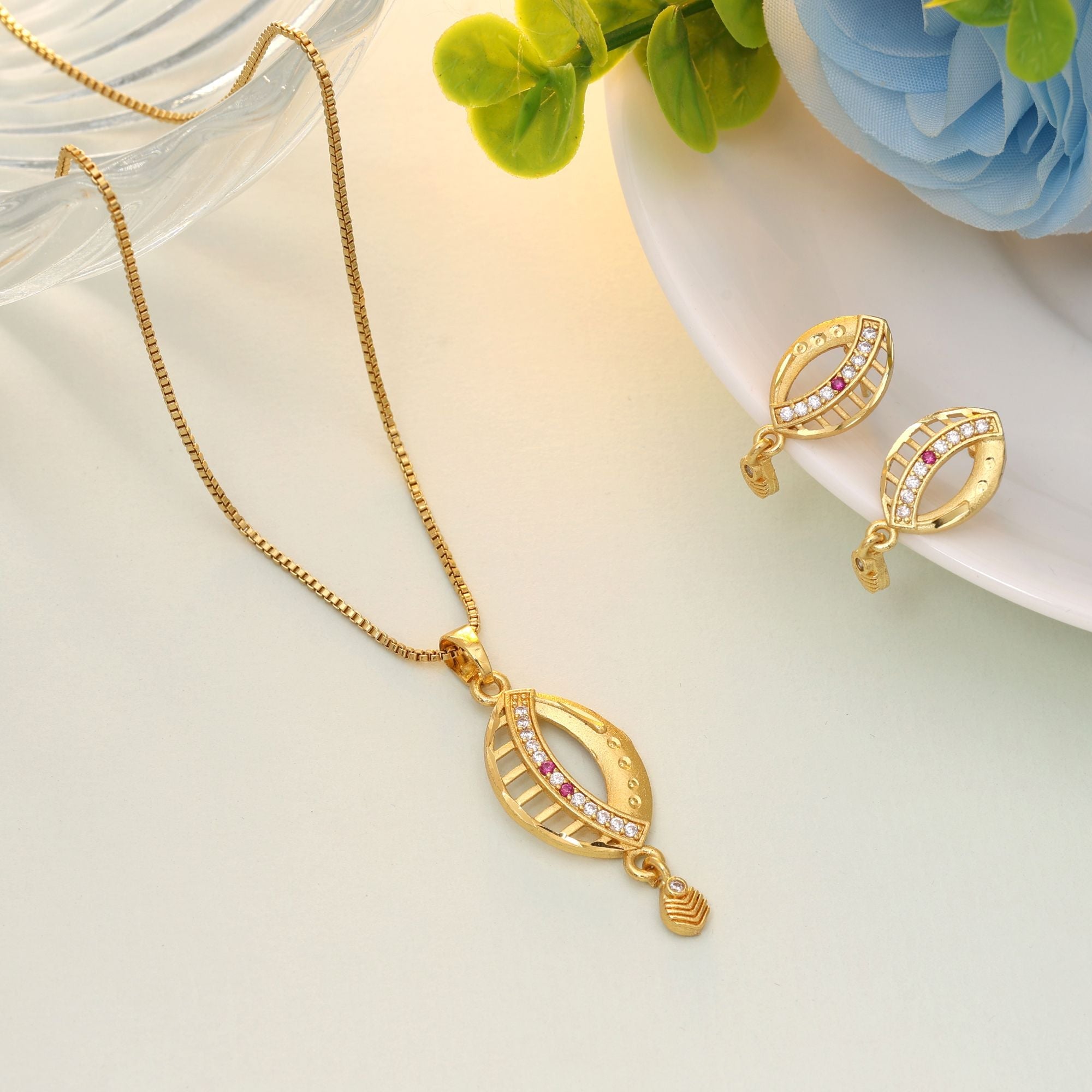 Gold Chain Pendant with Earrings