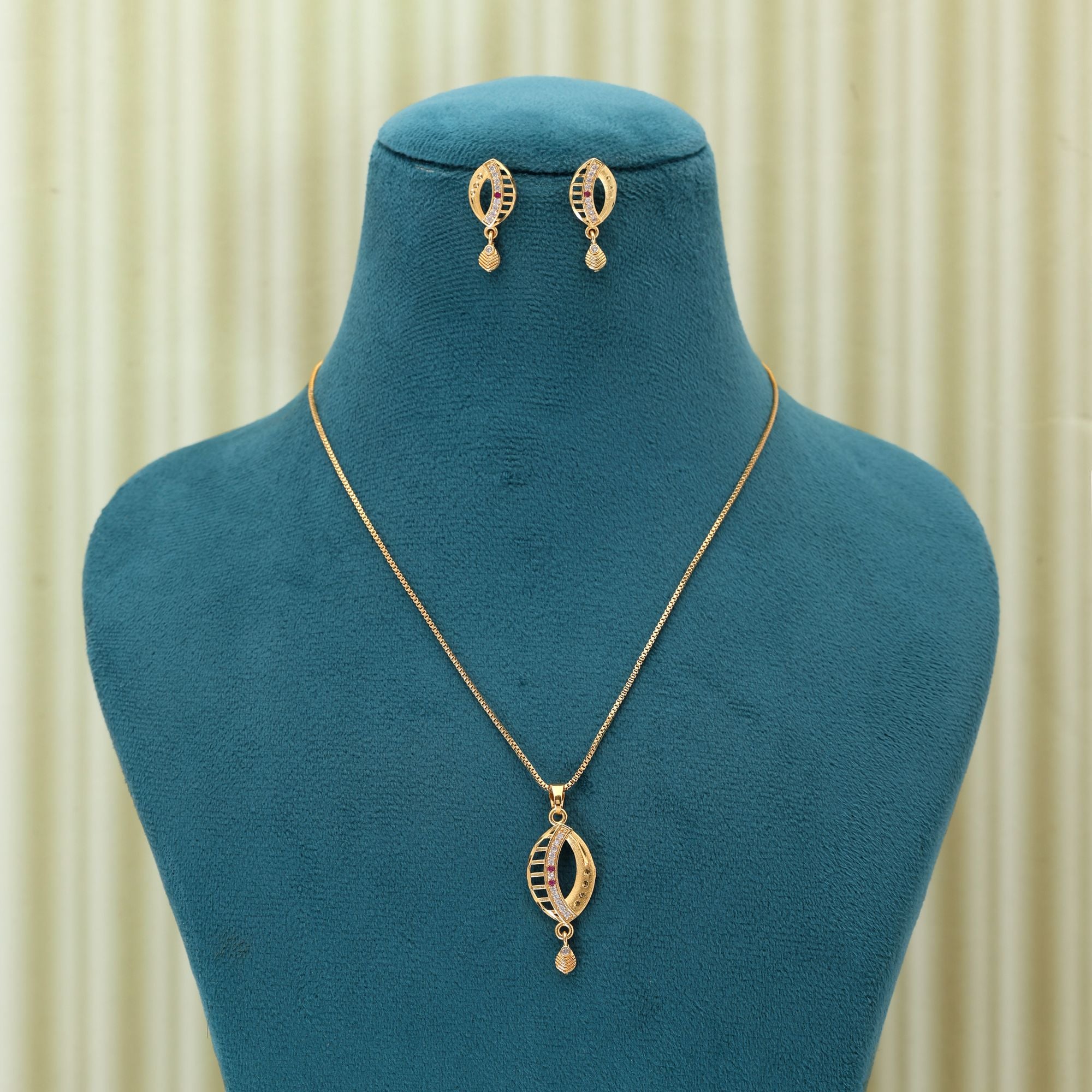 Gold Chain Pendant with Earrings