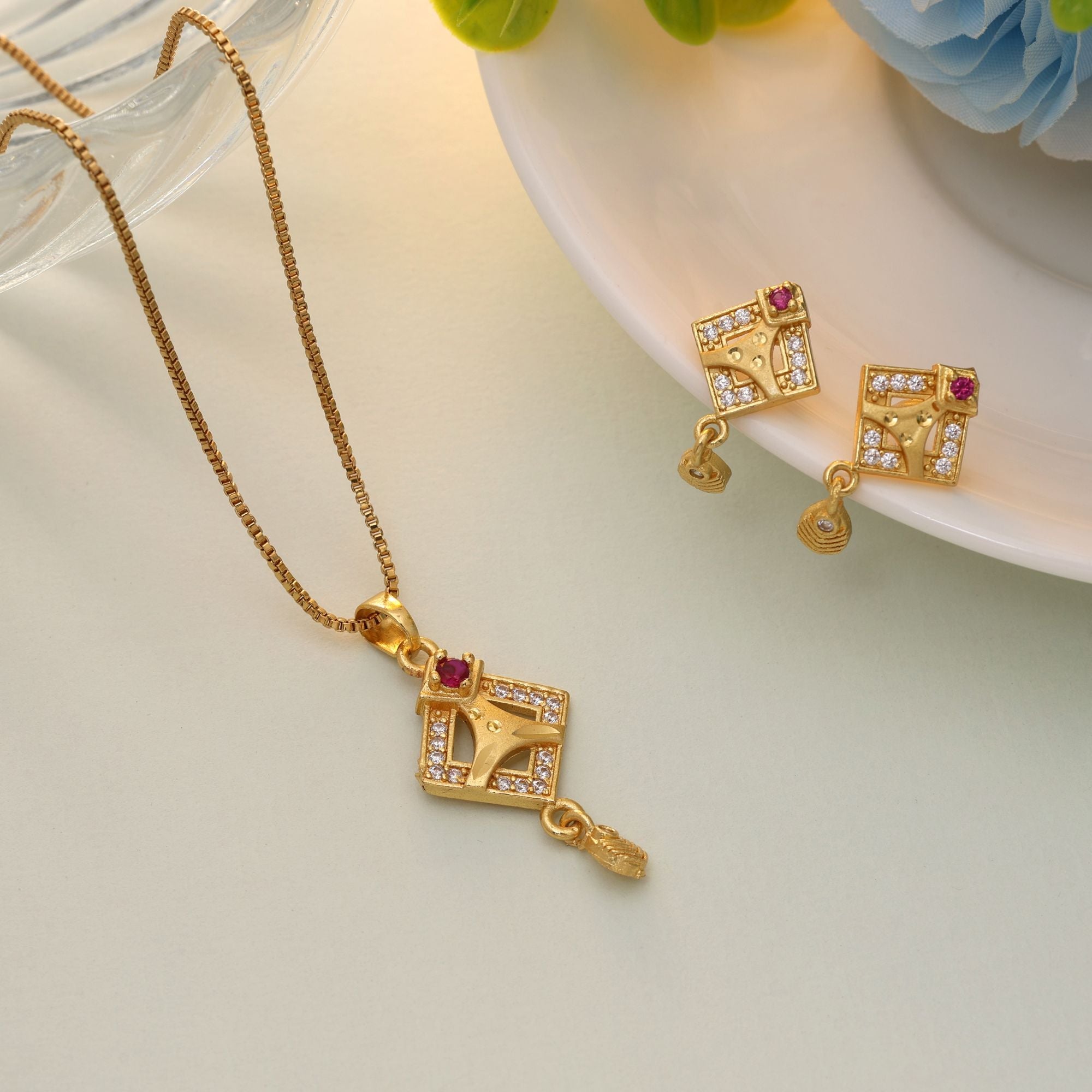 Gold Minimal Chain Pendant Earring Set