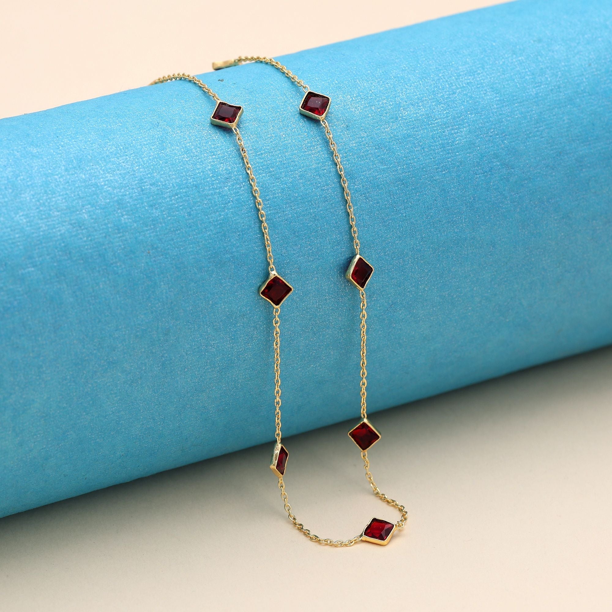 Maroon Color Fashion Chain Necklace Crafted For Versatile Ethnic