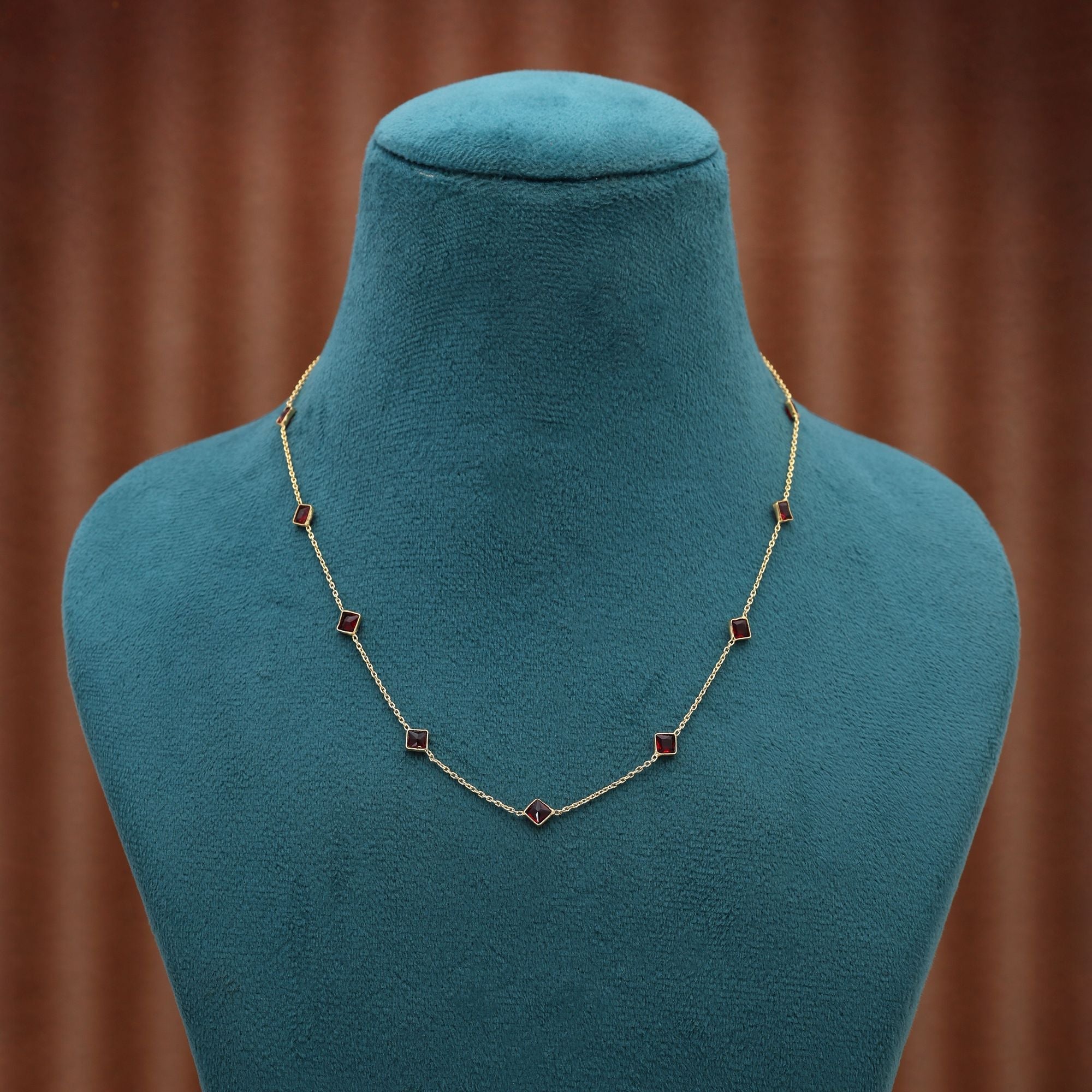 Maroon Color Fashion Chain Necklace Crafted For Versatile Ethnic