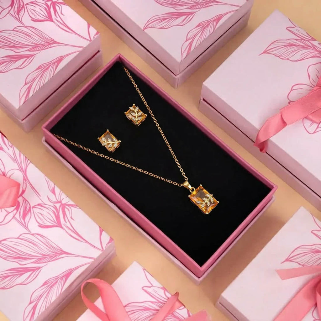 Gold Classic Chain Pendant Set
