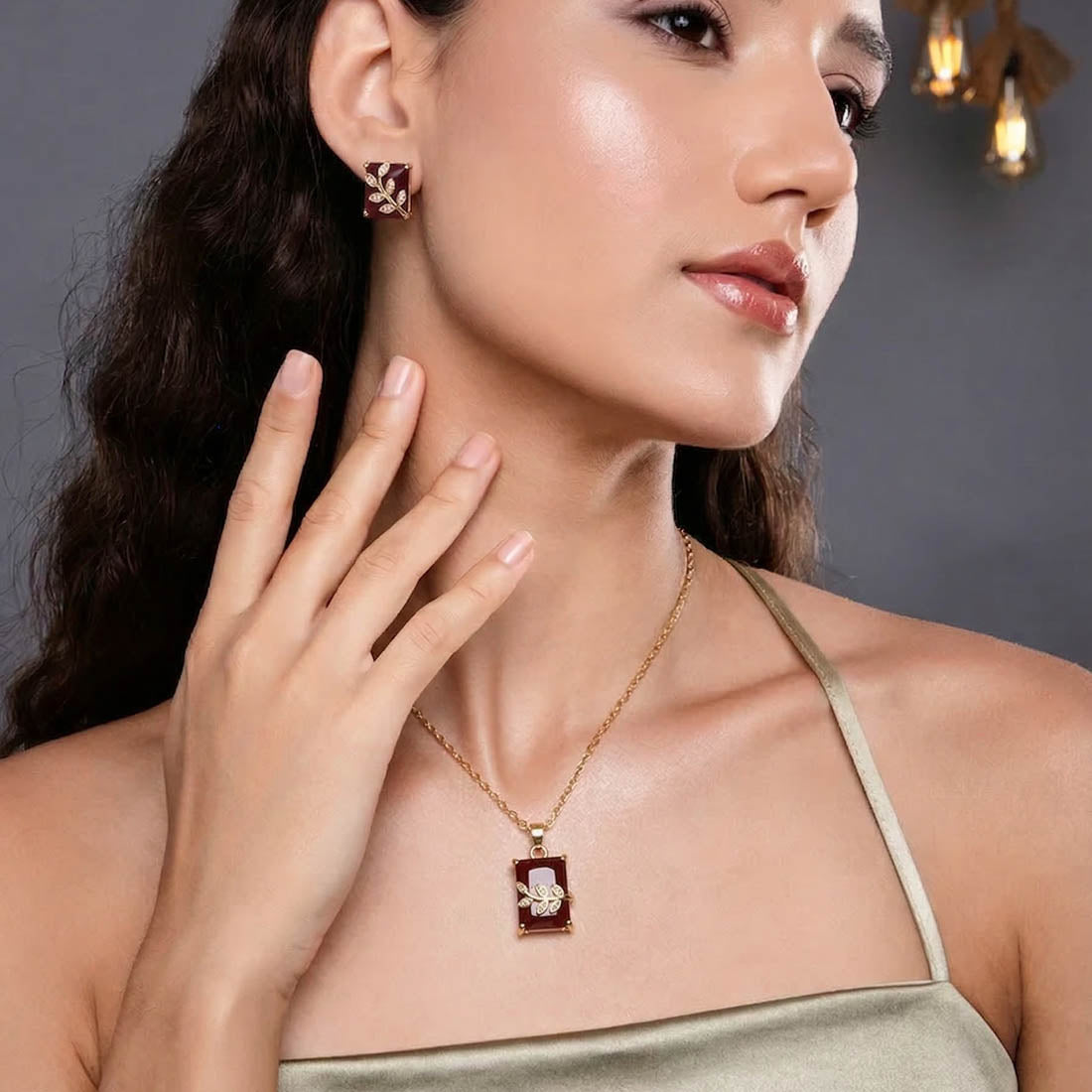 Red Matte Gold Chain Pendant Set