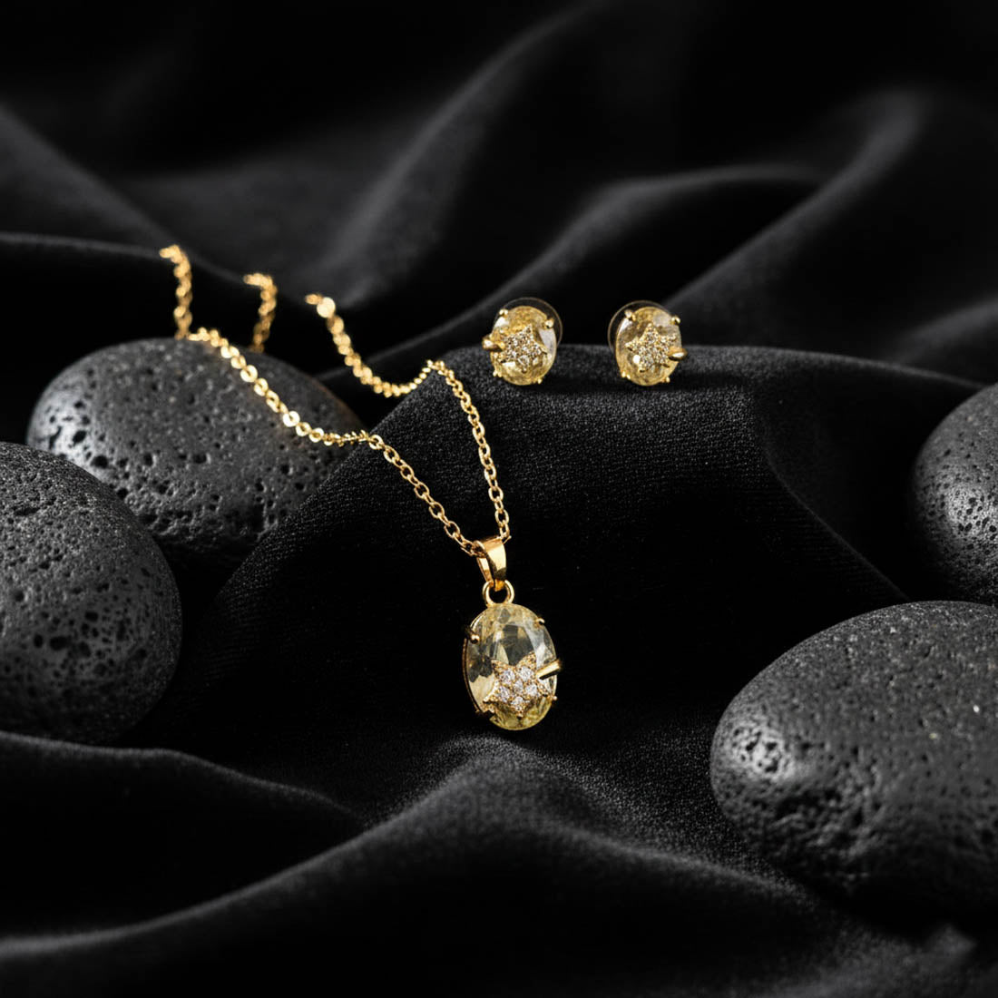 White Matte Gold Chain Pendant Set