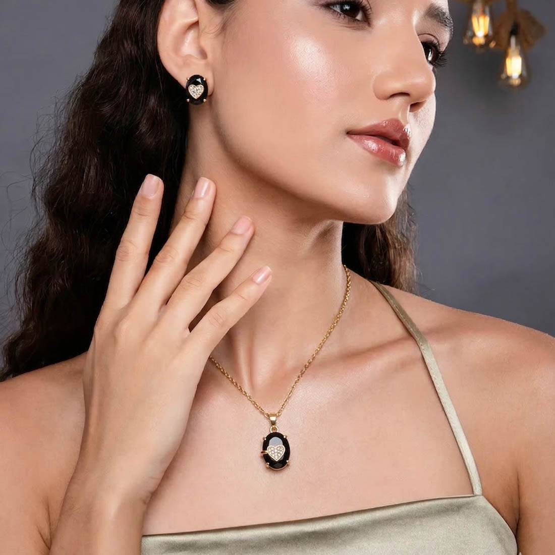 Black Matte Gold Chain Pendant Set