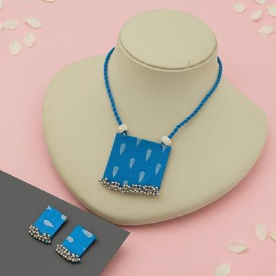 Elegant Royal Blue Color Wooden Handcraft Necklace Set For Everyday Fashion Style