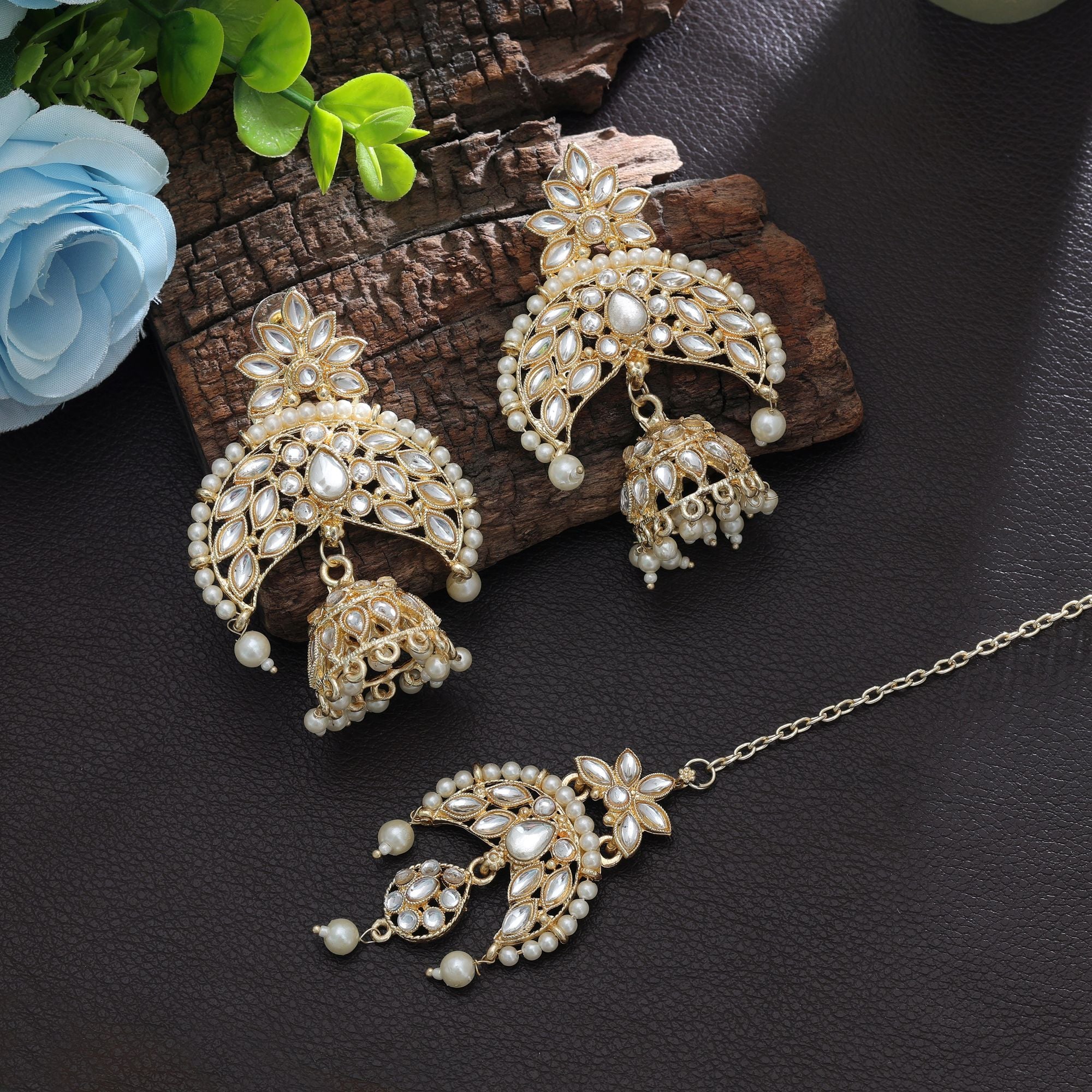 White Color Kundan Earrings Tikka Set – Traditional Elegance