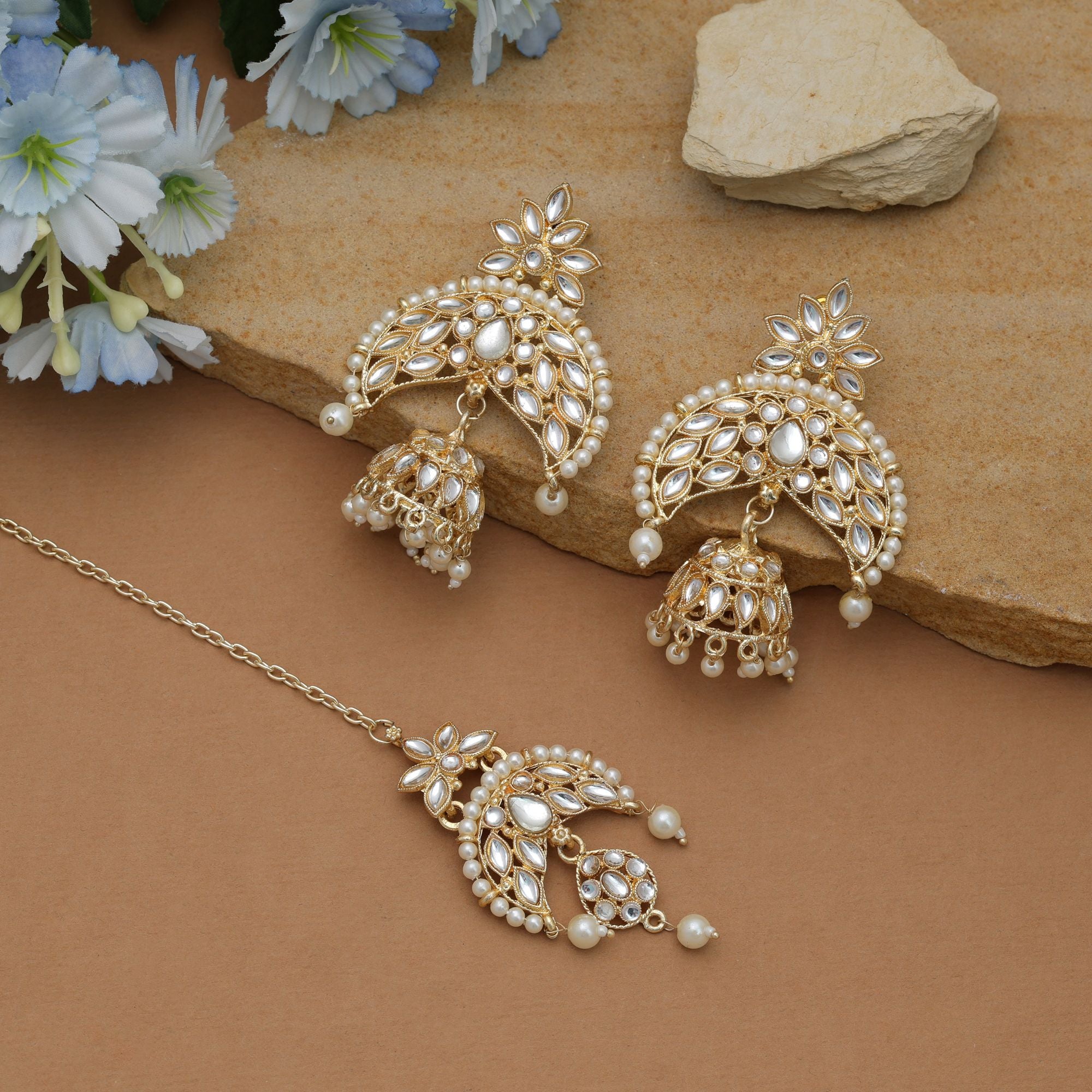 White Color Kundan Earrings Tikka Set – Traditional Elegance