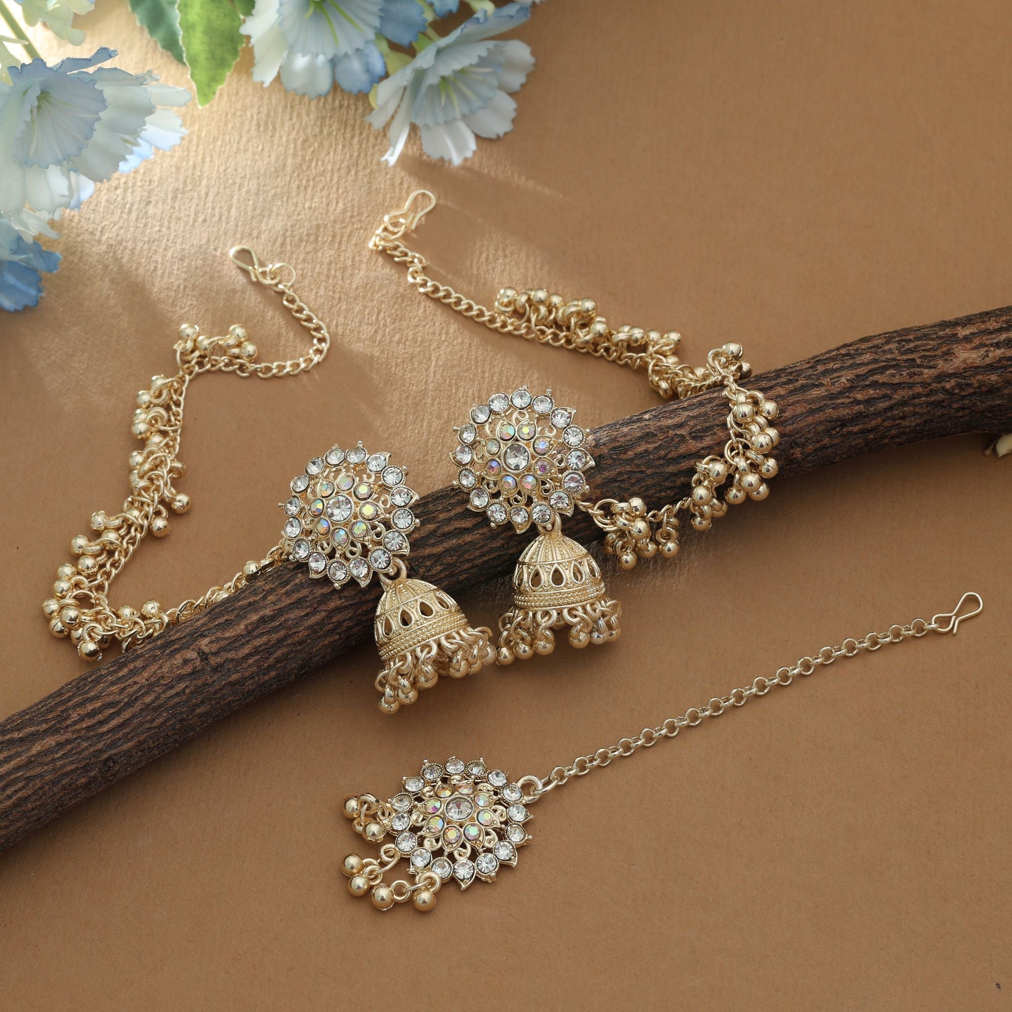 White Color Kundan Earrings Tikka Set (Classic)