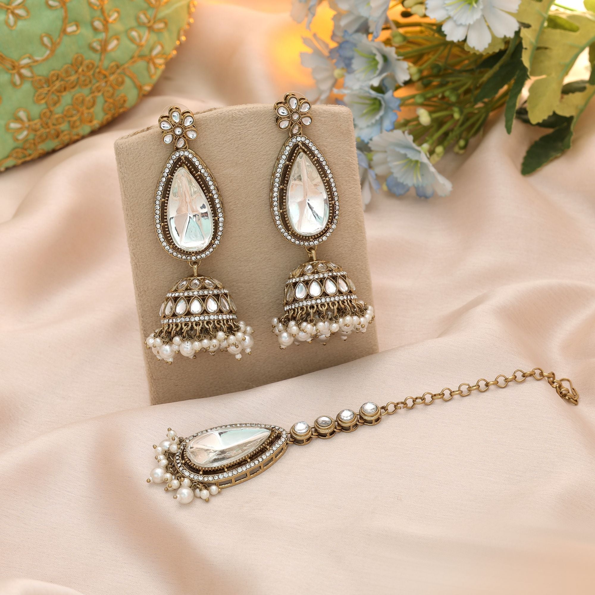White Color Kundan Earrings Tikka Set Wedding Wear