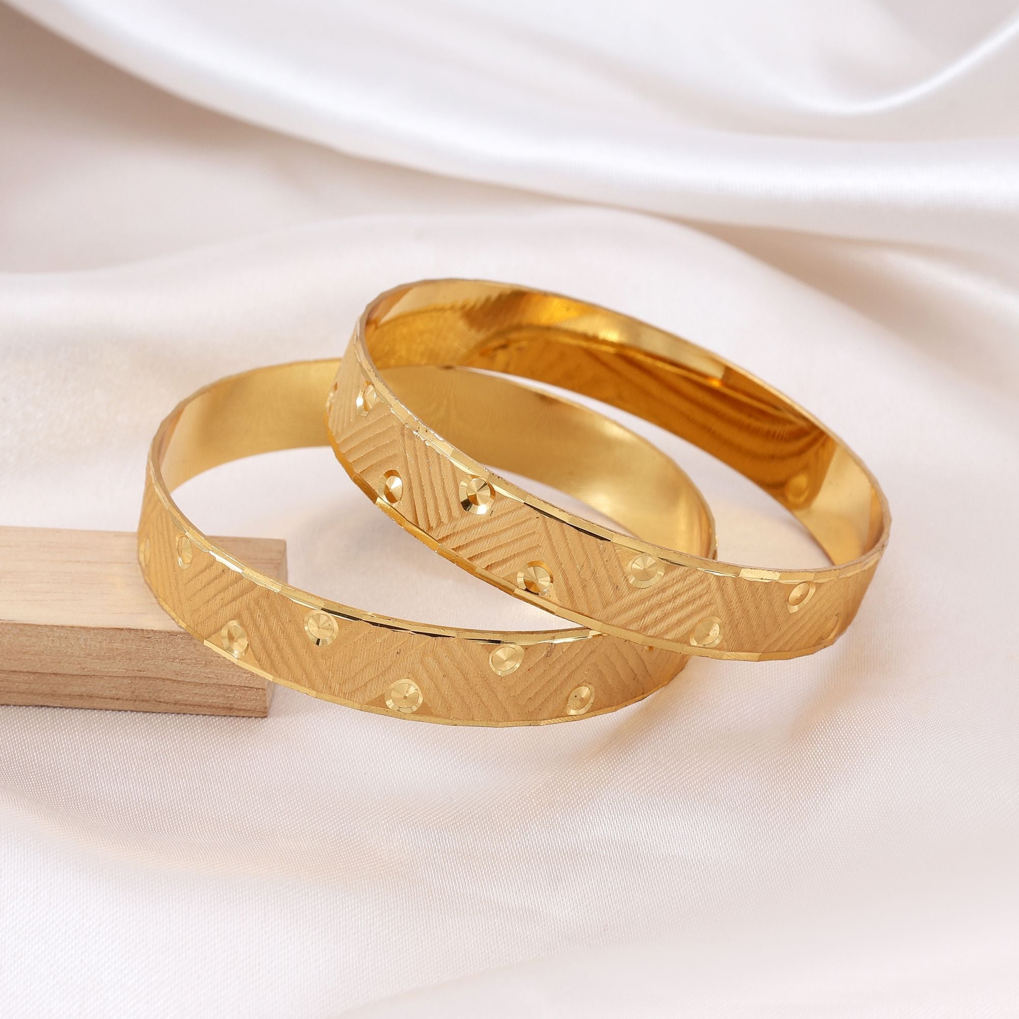 Gold Color 1 Pair Of Fashion Bangle (PLKB157GLD)